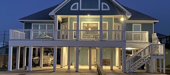 Sunset Cove-4 BR, 2 1/2 BA Waterfront Home. Sleeps 12-Private pier!