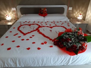Luxury Triple Room, City View | Frette Italian sheets, premium bedding, down comforters - B&B I Mori (Caltagirone)