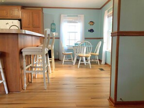 Dining - Beautiful Beach Getaway! Walk to Beach! Sleeps 6. (Oak Island)