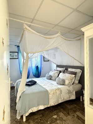 3 bedrooms, desk, iron/ironing board, travel cot