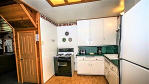 House, 3 Bedrooms | Private kitchen | Fridge, microwave, stovetop - Kelley's Kabin-290 by Big Bear Vacations (Big Bear Lake)