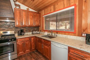 Ferienhaus, 2 Schlafzimmer | Eigene Küche | Kühlschrank, Mikrowelle, Herdplatte, Geschirrspüler