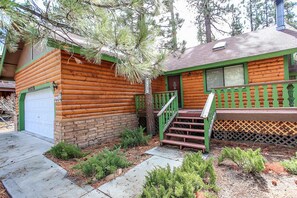 House, 2 Bedrooms | Exterior