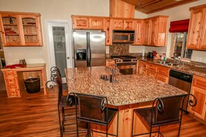Casa, 3 habitaciones | Cocina privada | Refrigerador, microondas, parrilla de estufa y lavavajillas