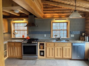 Fridge, oven, stovetop, dishwasher - Log Cabin w/ Amazing Views, River Frontage & Hot Tub (Newfane)