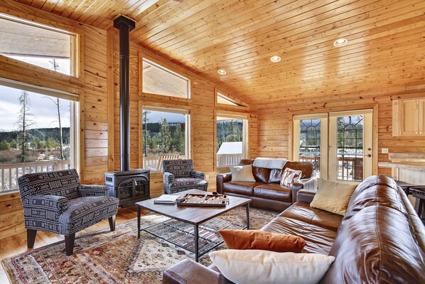 Smart TV, lareira, videogames, pebolim