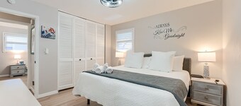 La vida en Lover's Lane Upper 2 BR 2 BA, duerme 6. Mascota amigable. A pie de playa.