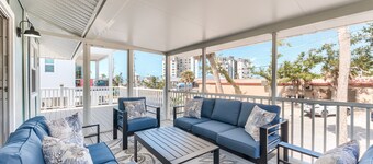 720 ft to beach, 2 BR 2 BA, Pool, Beach Gear, Deck, BBQ, W/D, sleeps 6.