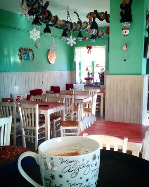 Café da manhã continental todos os dias (EUR 8 por pessoa)