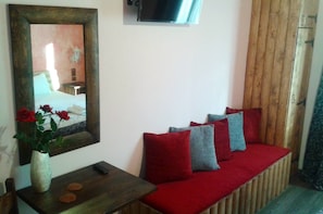 Quarto casal (Palio Gefyri) | Sala de estar | TV de tela plana