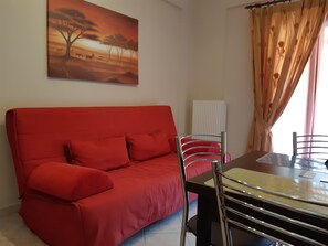 Apartamento familiar | Edredones de plumas, escritorio, espacio para trabajar con un portátil