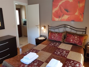 Panoramic Apartment | Down comforters, desk, laptop workspace, blackout drapes - Villa Ariadni (Kalavrita)