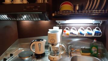 Classic Studio | Private kitchen | Fridge, stovetop, coffee/tea maker, electric kettle