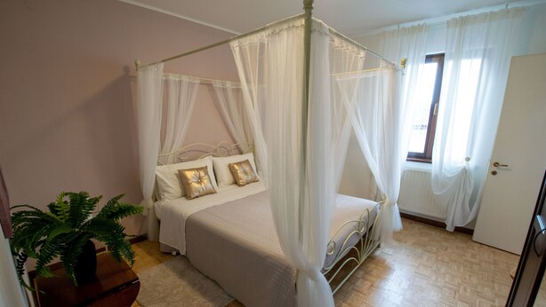 Comfort Double Room | Iron/ironing board, WiFi (free), bed sheets - Fragole e Menta (Attimis)
