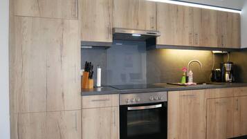 Kühlschrank, Mikrowelle, Ofen, Geschirrspüler