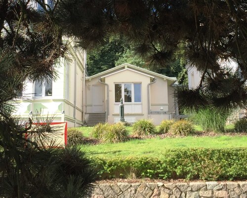 Vacation apartment Kutscherhaus am Meer with south-facing balcony - 4-room apartment with