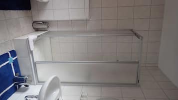 Secador de pelo y toallas