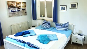 2 bedrooms, travel cot, WiFi, bed sheets