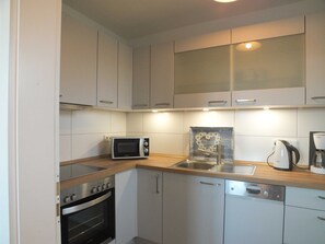 Kühlschrank, Mikrowelle, Ofen, Geschirrspüler