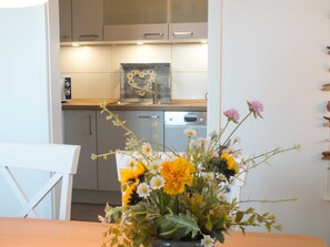 Kühlschrank, Mikrowelle, Ofen, Geschirrspüler