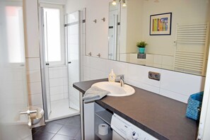 Unclassified image, 5 of 29, button - Apartment Möwennest with terrace and garden (Middelhagen)