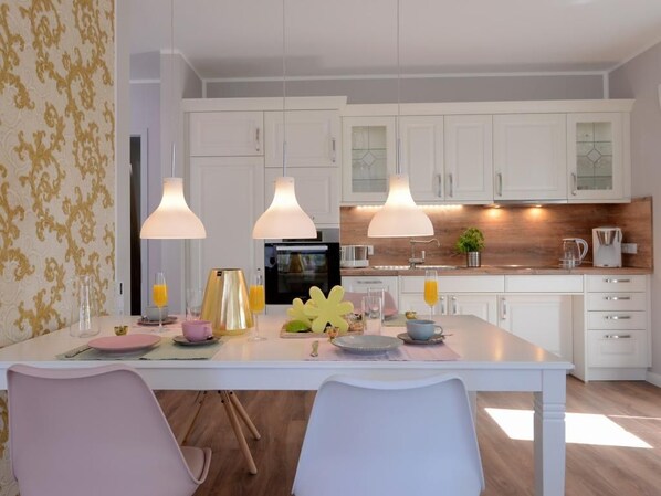 Køleskab, mikrobølgeovn, ovn, opvaskemaskine