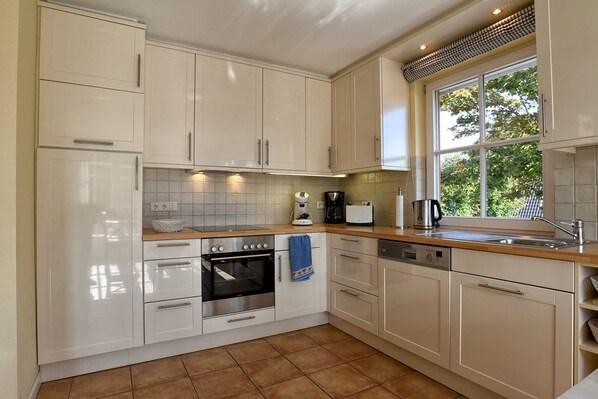 Køleskab, mikrobølgeovn, ovn, opvaskemaskine