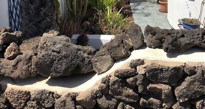 Private house in a beautiful place, on the beach of La Pared. privacy and nature