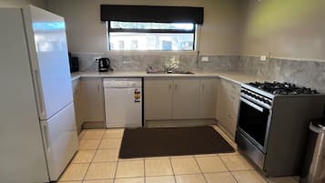 Seaview 3 Bedroom Family Cottage | Private kitchen | Fridge, microwave, electric kettle, cookware/dishes/utensils