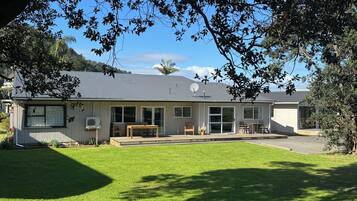 Ferienhaus | Bügeleisen/Bügelbrett, kostenloses WLAN, Bettwäsche