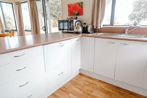 Deluxe Seaview 3 Bedroom Family Deluxe Cottage | Private kitchen | Fridge, microwave, electric kettle, cookware/dishes/utensils
