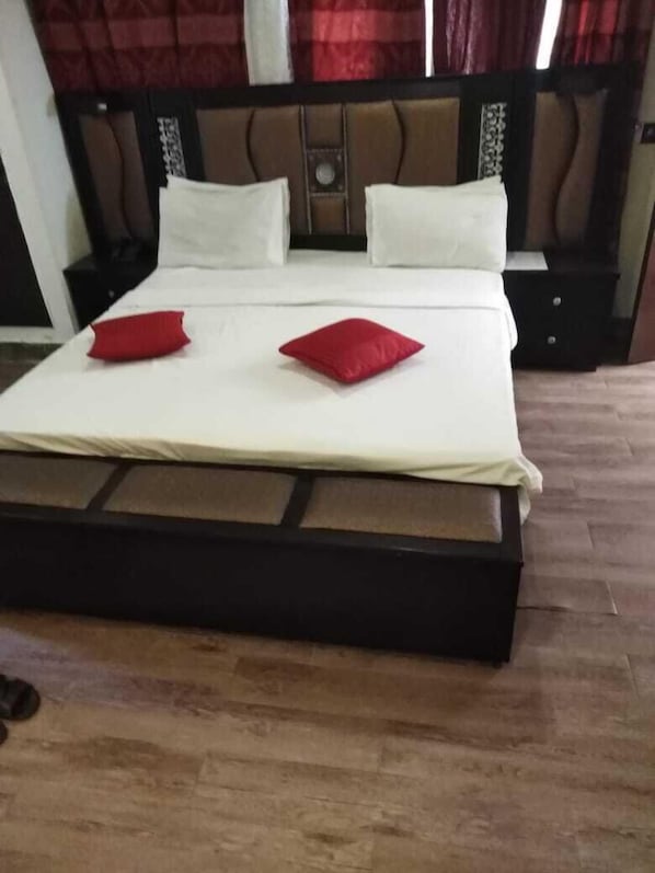 Free WiFi - Royal Garden (Islamabad)