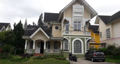 Diva Villa Kota bunga pemandangan langsung menghadap Bukit yang hijau menawan ..