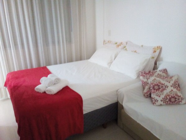 3 bedrooms, iron/ironing board, WiFi, bed sheets
