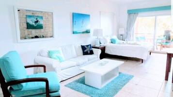 Junior Suite, 1 King Bed, Ocean View (Delux) | Living room