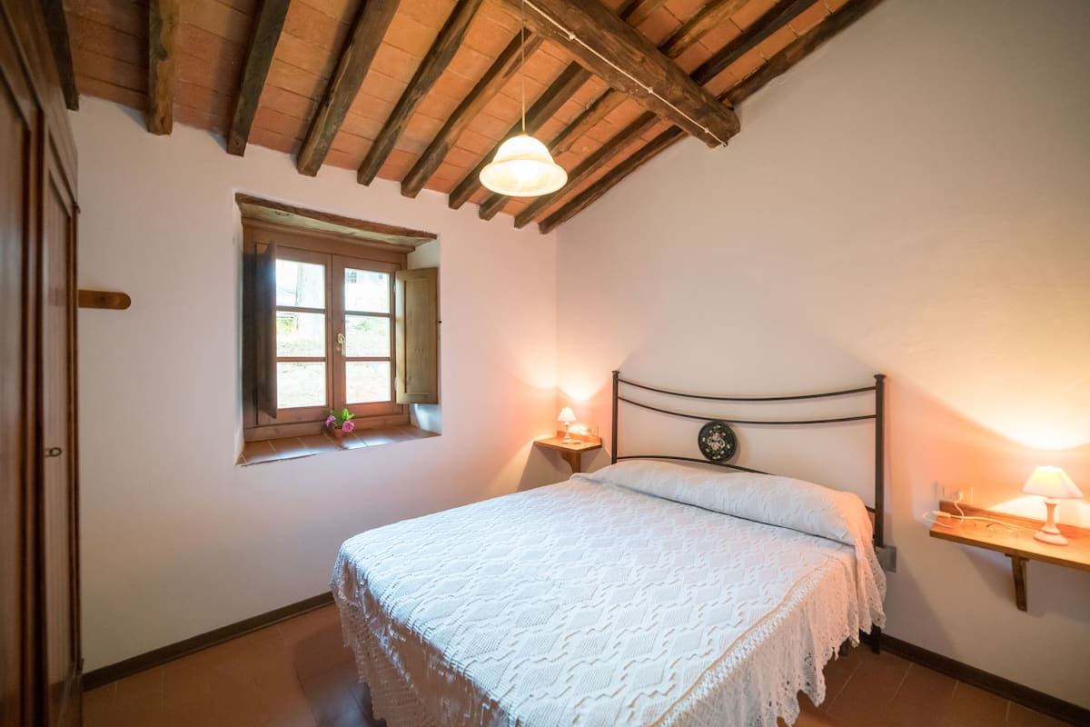 Tweepersoonskamer (Lavanda) | 1 slaapkamer, luxe beddengoed, donzen dekbedden, een laptopwerkplek