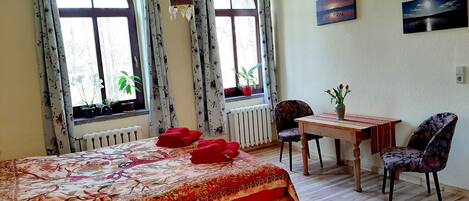 1 室のベッドルーム、WiFi、ベッドシーツ、車椅子でアクセスできる設備