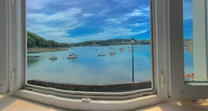 The Boathouse Bretagne, design style, "feet in the water", 3 h from ParisTGV