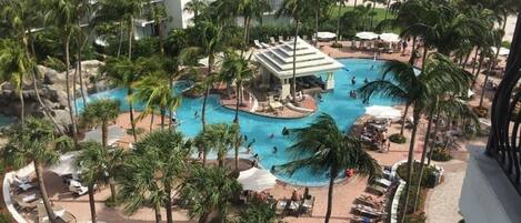 حمّام سباحة مُدفَّأ