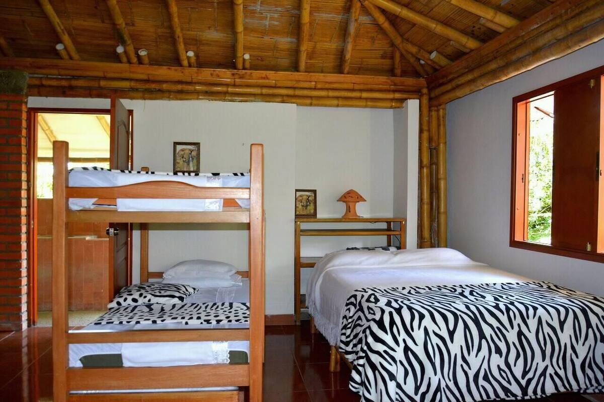 Quintuple Room, 1 king size bed, 1 bunk bed | WiFi (free), bed sheets