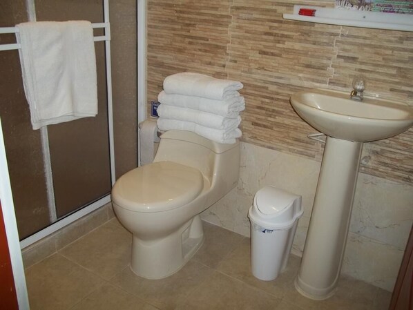 Bathroom - Hotel Cabañas Las Bifloras (Santa Rosa de Cabal)