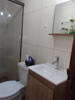 Toallas, jabón, papel de baño 