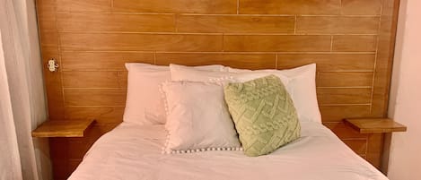 1 bedroom, Egyptian cotton sheets, premium bedding, down duvets