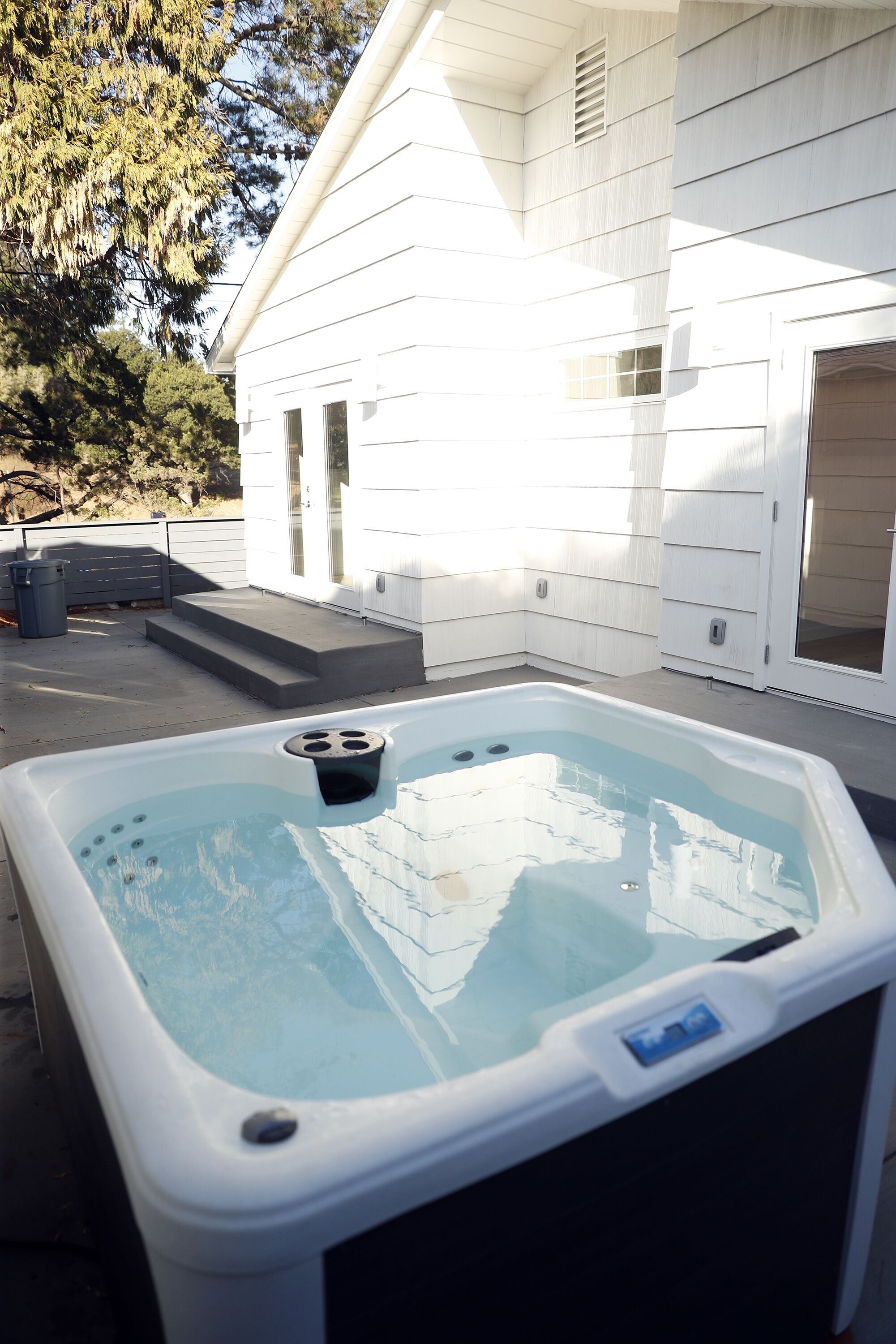 Contemporary & Convenient Mill Valley Gem w/ Hot Tub
