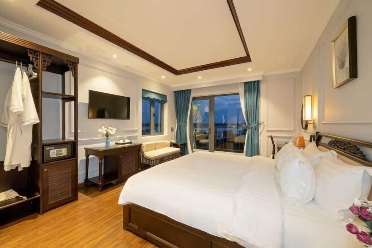 Memory foam beds, minibar, in-room safe, desk