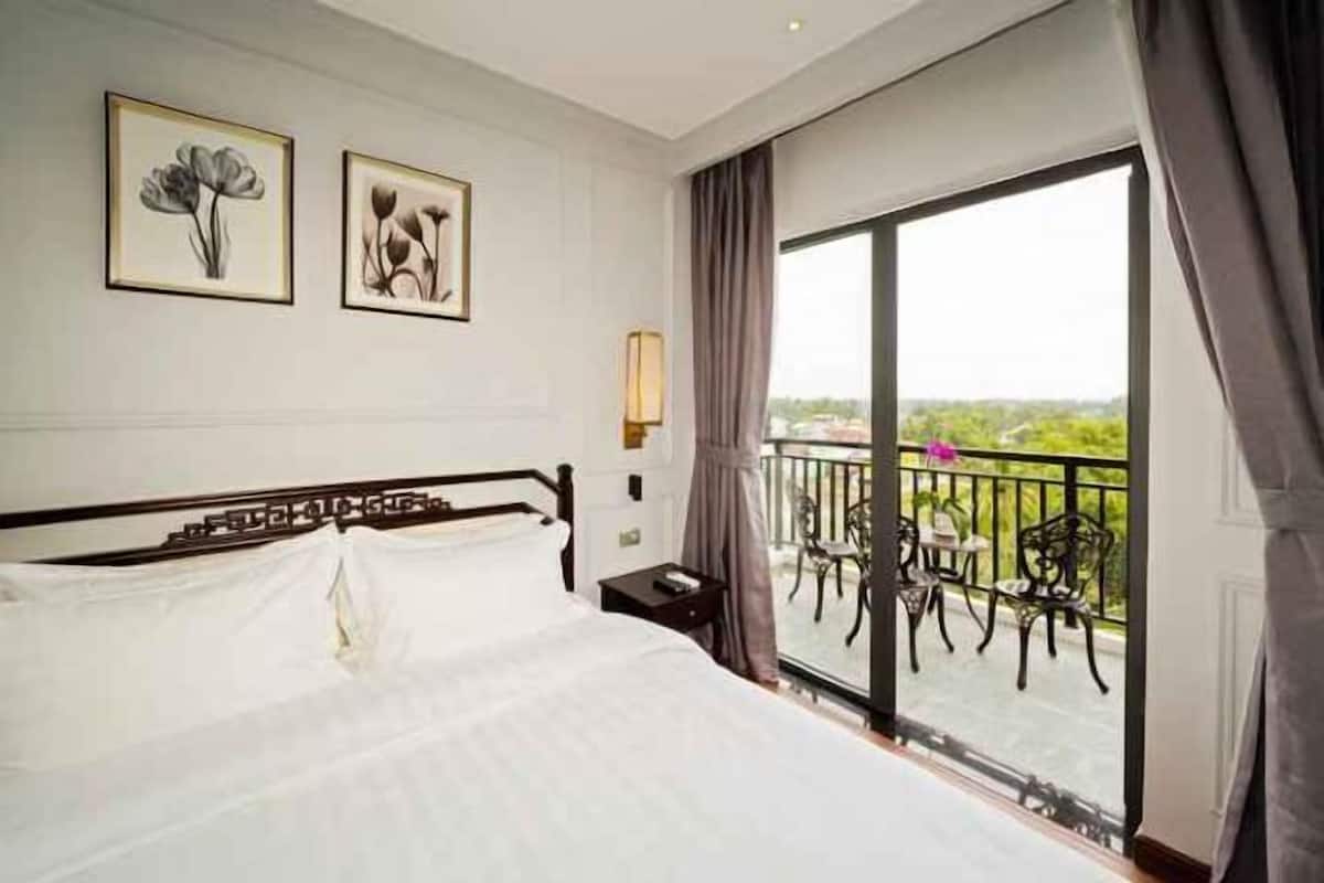 Memory-foam beds, minibar, in-room safe, desk