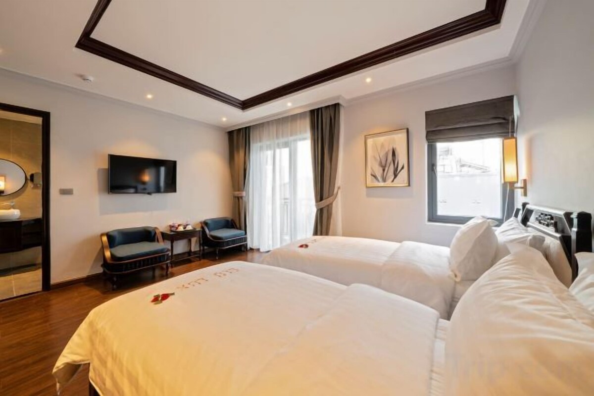 Memory foam beds, minibar, in-room safe, desk