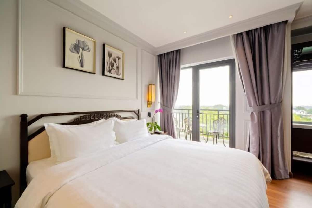 Memory foam beds, minibar, in-room safe, desk
