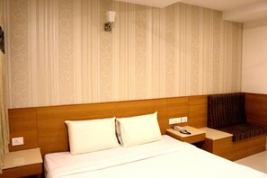 Individually furnished, desk, soundproofing, free WiFi - Hotel Apple Park (Coimbatore)