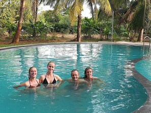Kolam renang outdoor